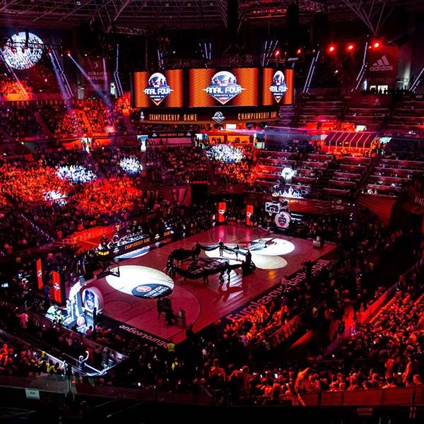 Ambiente en el estadio durante un partido del Baskonia.