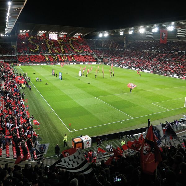 Ambiance du stade lors d'un match du Stade Rennais FC.