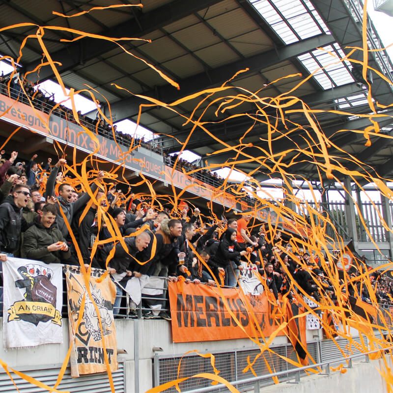 Supporters de FC Lorient durant un match.