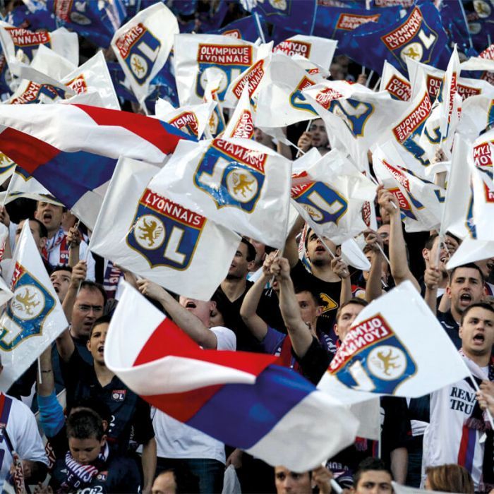 Supporters de l'Olympique Lyonnais pendant un match.