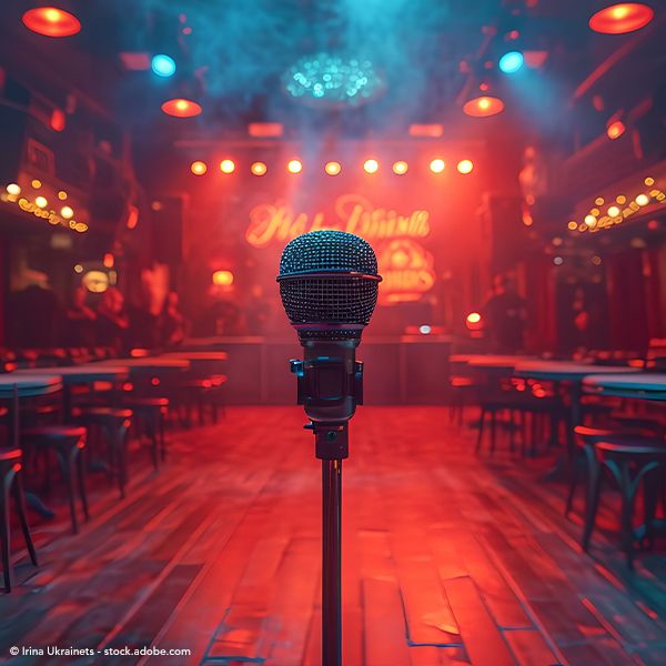 Un microphone.