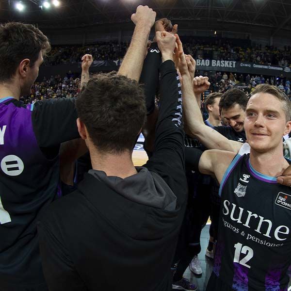 Jugadores de fútbol del Bilbao Basket.