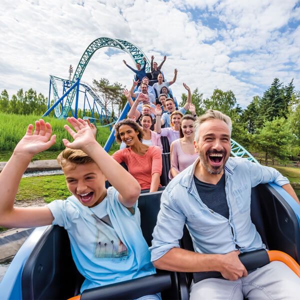 Parc Astérix montagne russe.