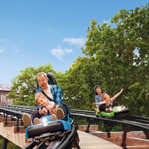 Une famille sur une attraction au Bellewaerde.