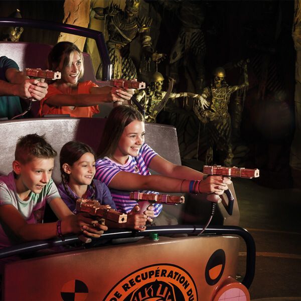 Une attraction au Walibi Belgique.