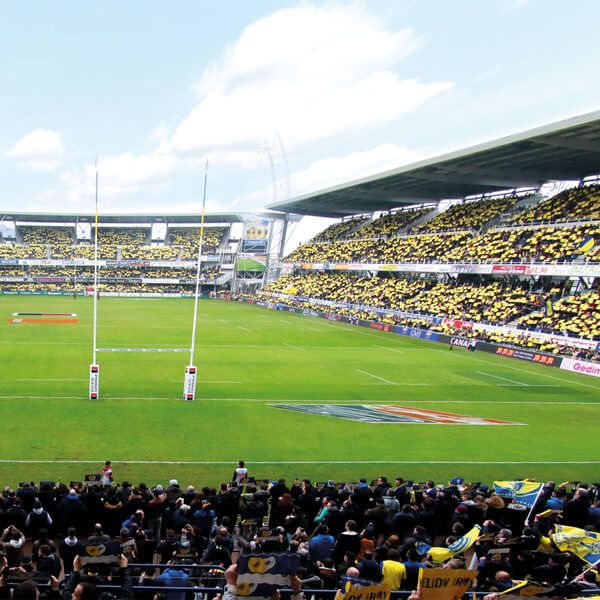 Ambiance du stade pendant un match de l'ASM Clermont Auvergne.