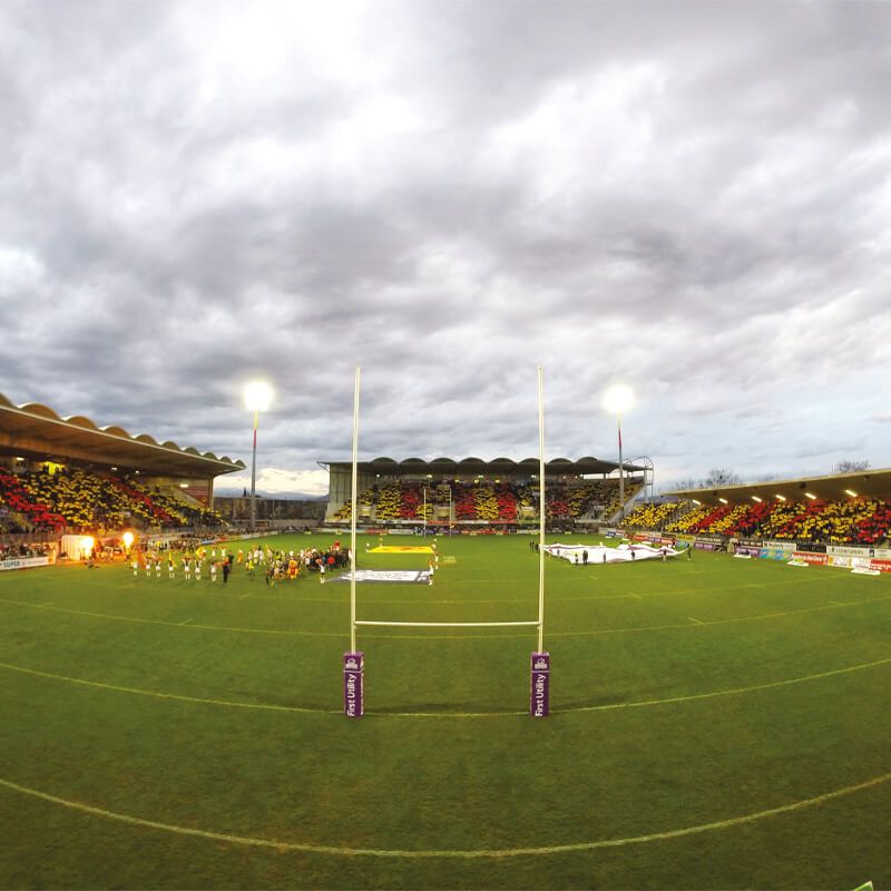 Ambiance du stade de Dragons Catalans pendant un match.