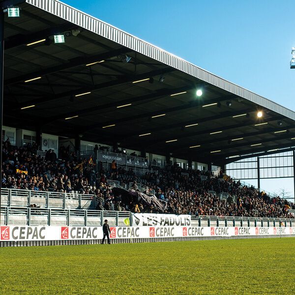 Ambiance du stade Provence Rugby pendant un match.