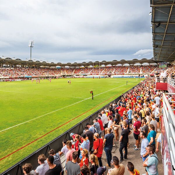 Ambiance du stade d'USAP pendant un match.