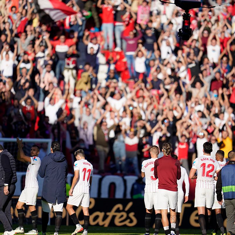 Jugadores de fútbol del Sevilla FC.