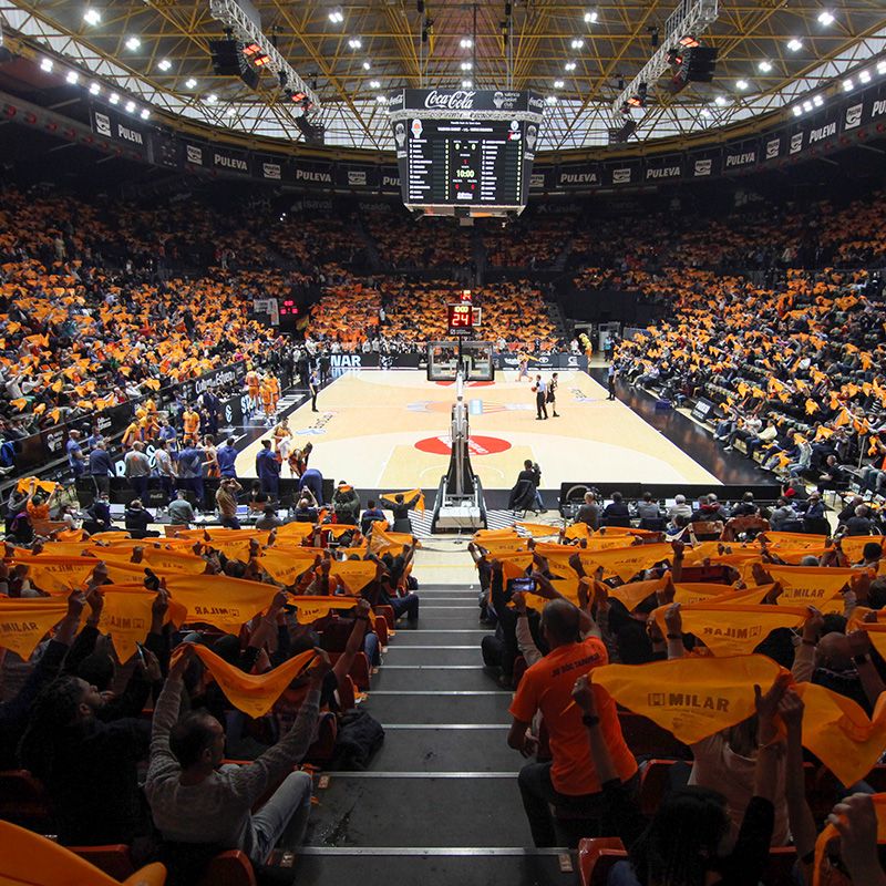 Ambiente en el estadio durante un partido del Valencia Basket.